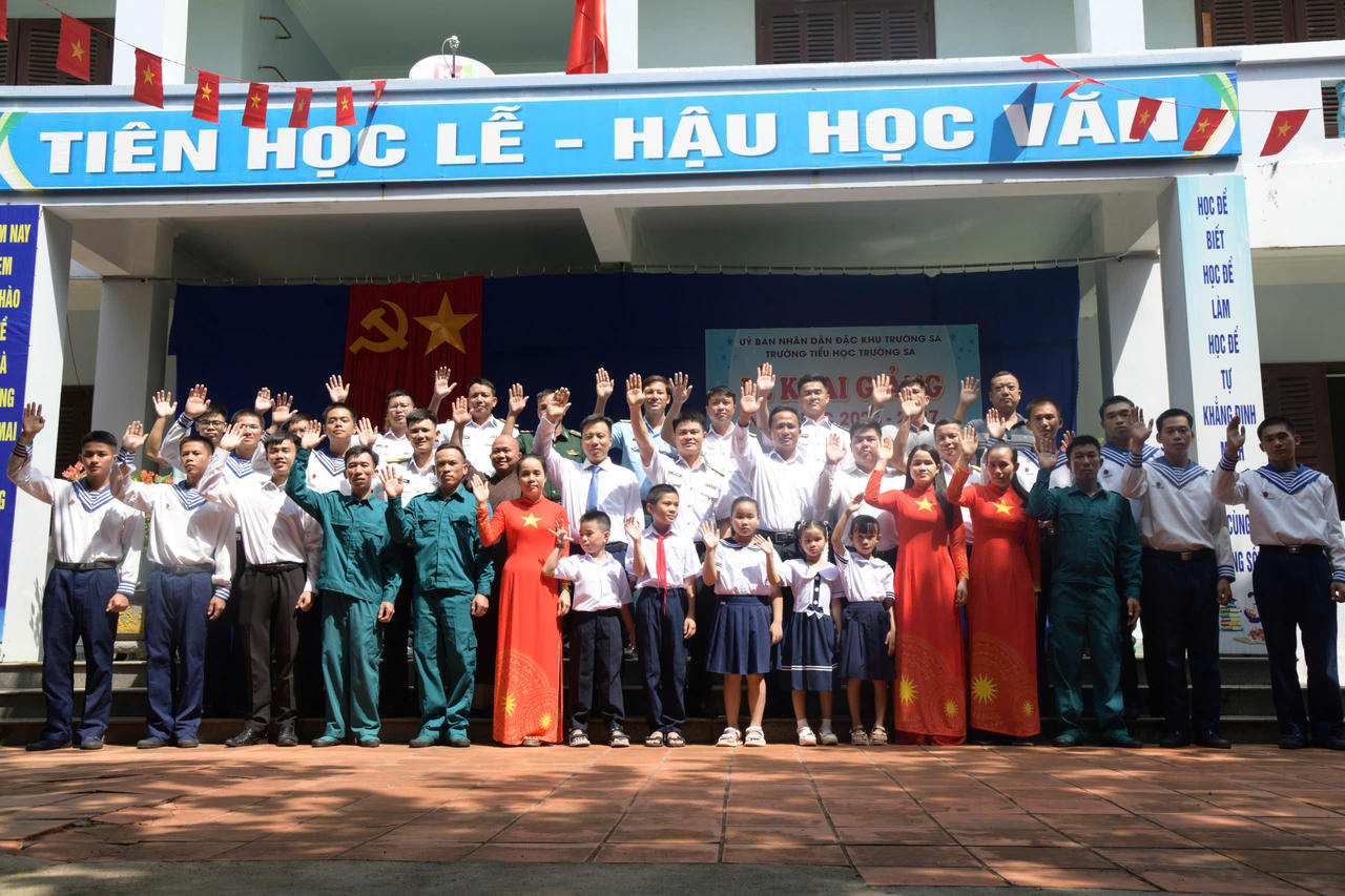 Đặc khu Trường Sa rộn ràng ngày khai giảng năm học mới