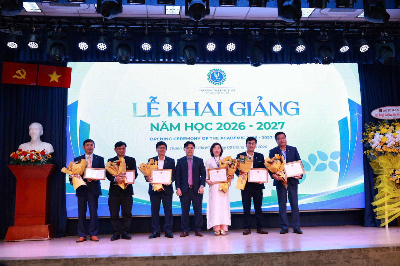 Trường ĐH Luật TP Hồ Chí Minh: Trao hơn 190 triệu đồng học bổng, khởi động năm học bằng tinh thần đổi mới 