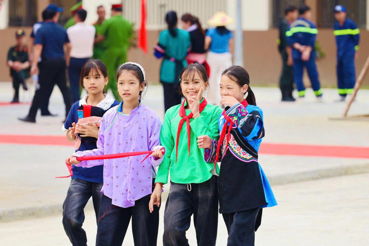 Học sinh Mường Khương háo hức chờ đón Lễ khai giảng năm học 2026-2027.
(Ảnh: MOET)