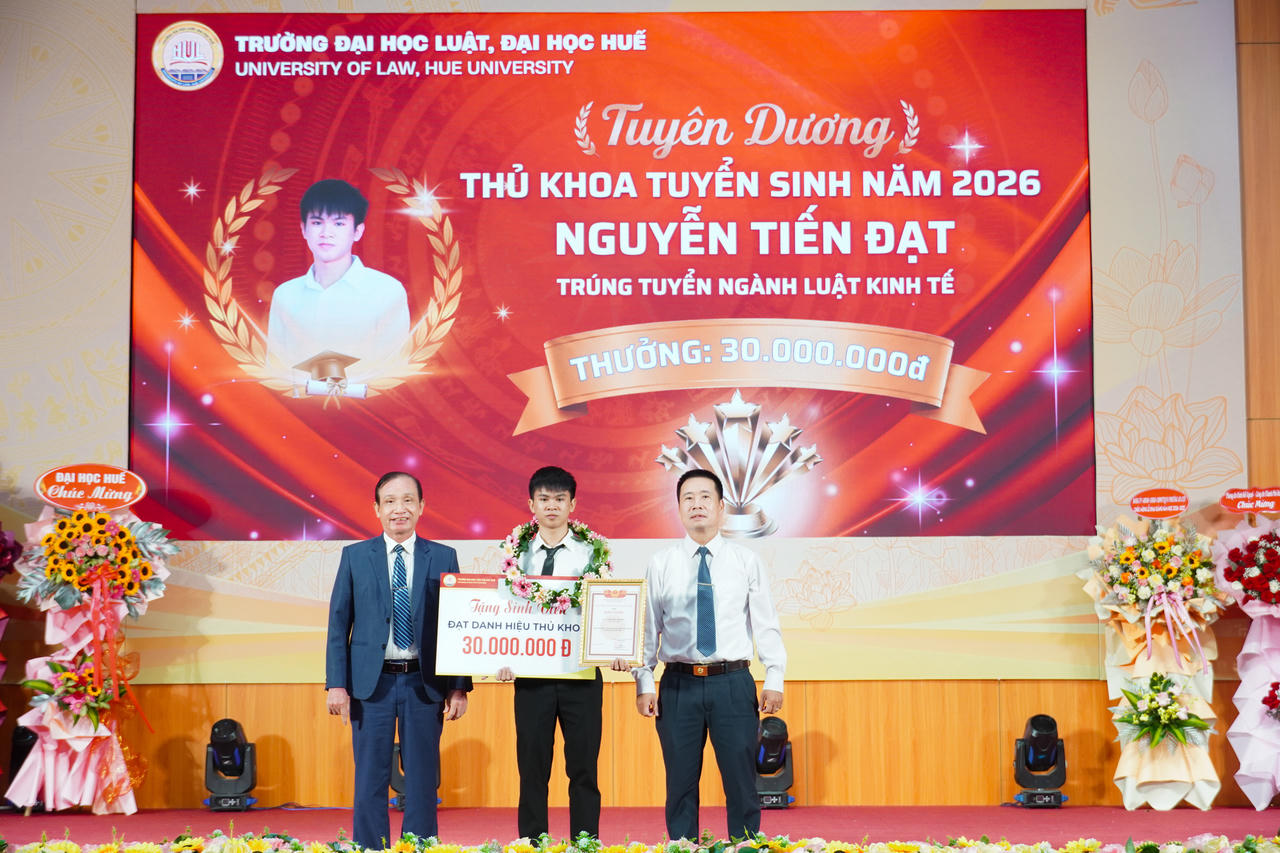 Trường ĐH Luật - ĐH Huế trao học bổng cho tân sinh viên có thành tích cao trong kỳ tuyển sinh đại học chính quy năm 2026  
