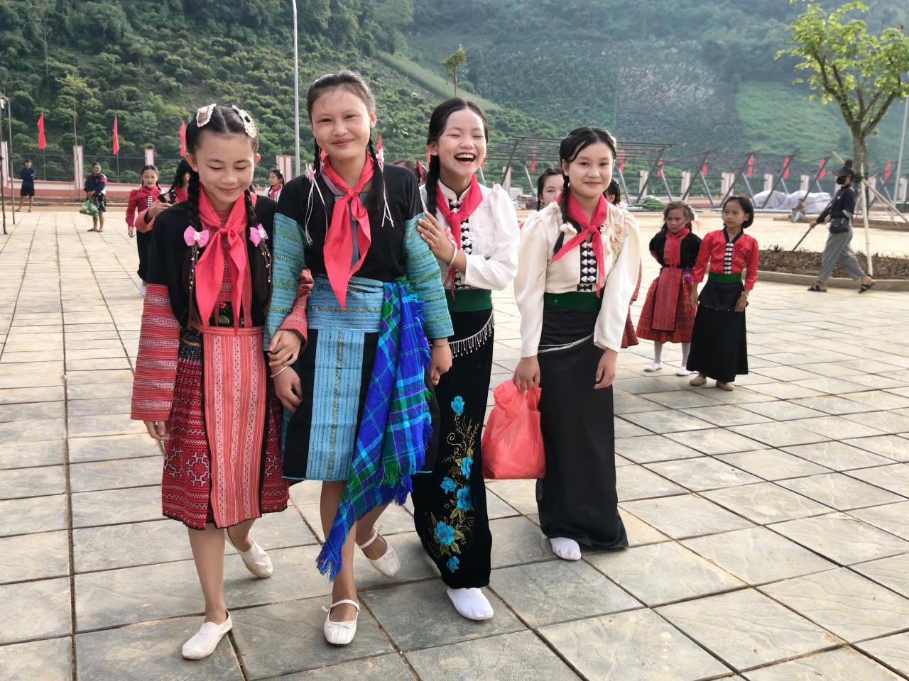 Trường Nội trú liên cấp Tiểu học và THCS Phiêng Pằn đã rộn ràng tiếng nói cười (Ảnh: PV).