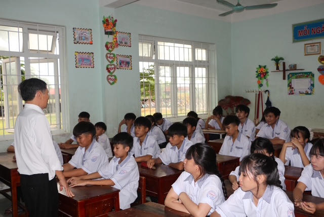 Thầy Diện trong giờ học đầu tiên của năm học 2026 - 2027.