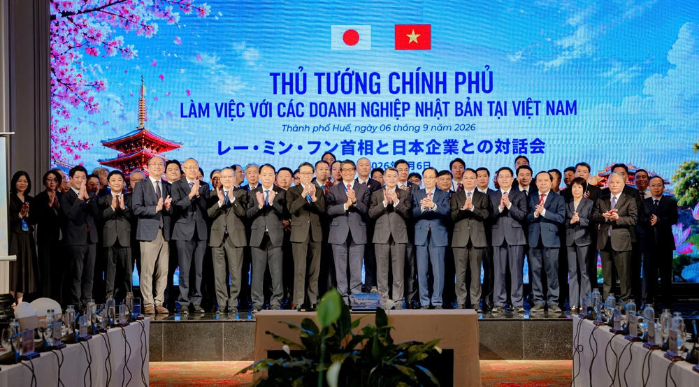 Thủ tướng chụp ảnh chung cùng các đại biểu. (Ảnh: UBND TP Huế)