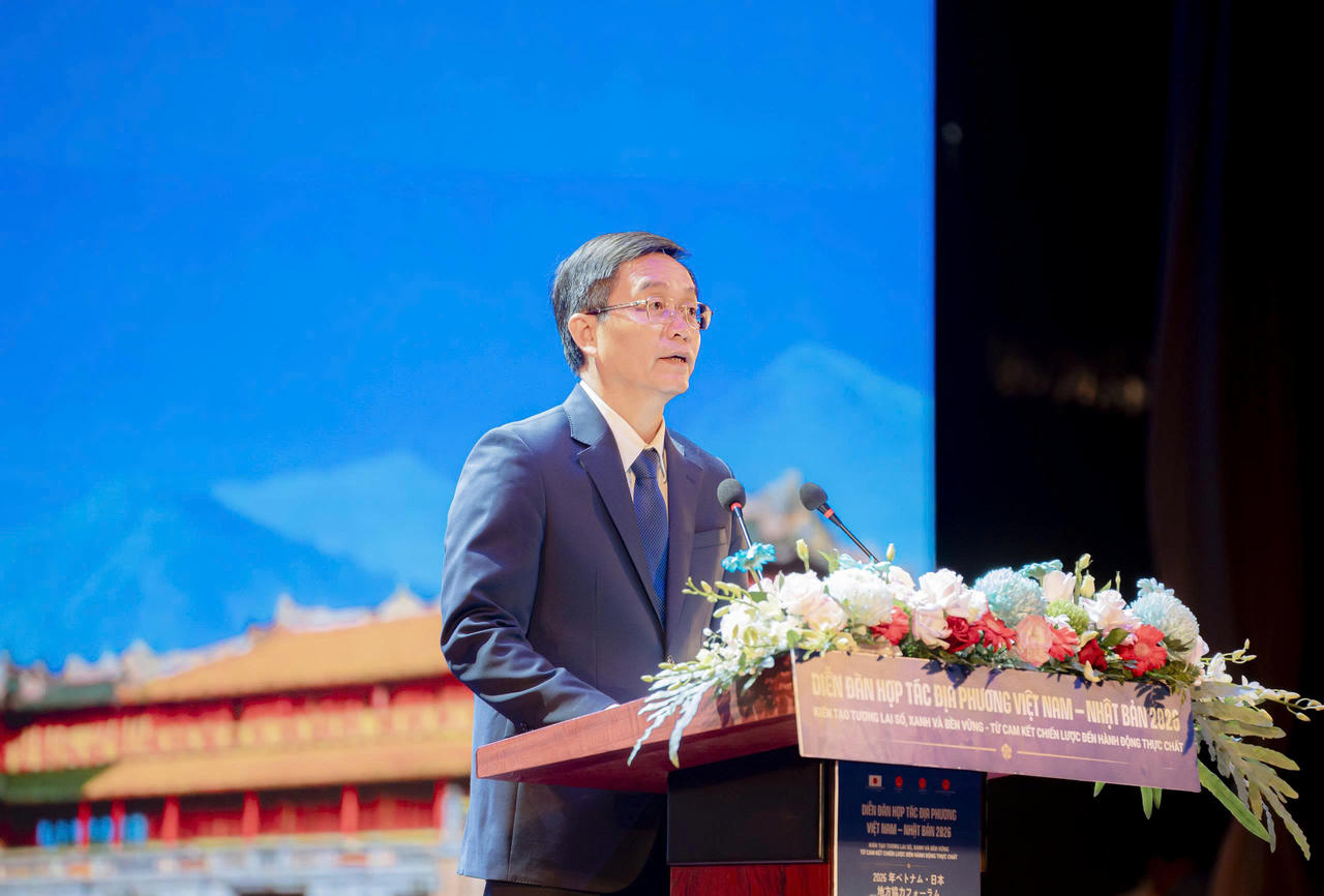 Bí thư Thành ủy Huế Nguyễn Đình Trung phát biểu tại diễn đàn. (Ảnh: L. H)