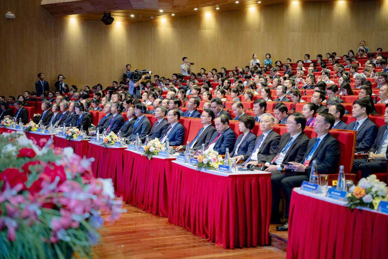 Các đại biểu dự diễn đàn. (Ảnh: L.H)