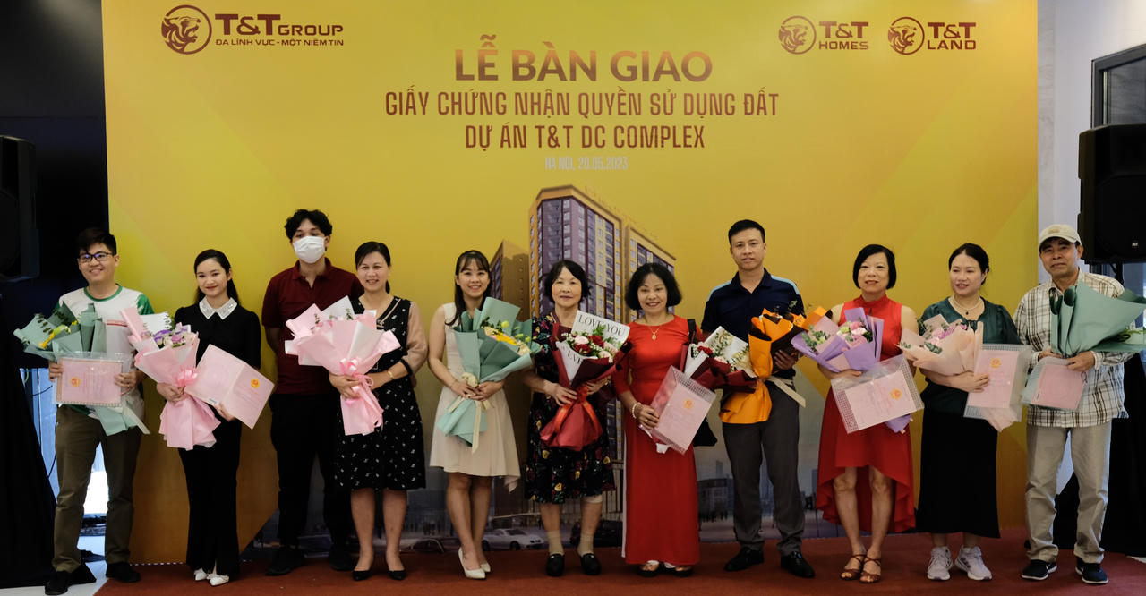Lễ bàn giao Giấy chứng nhận quyền sử dụng đất tại dự án T&T DC Complex (Ảnh: T&T Group)