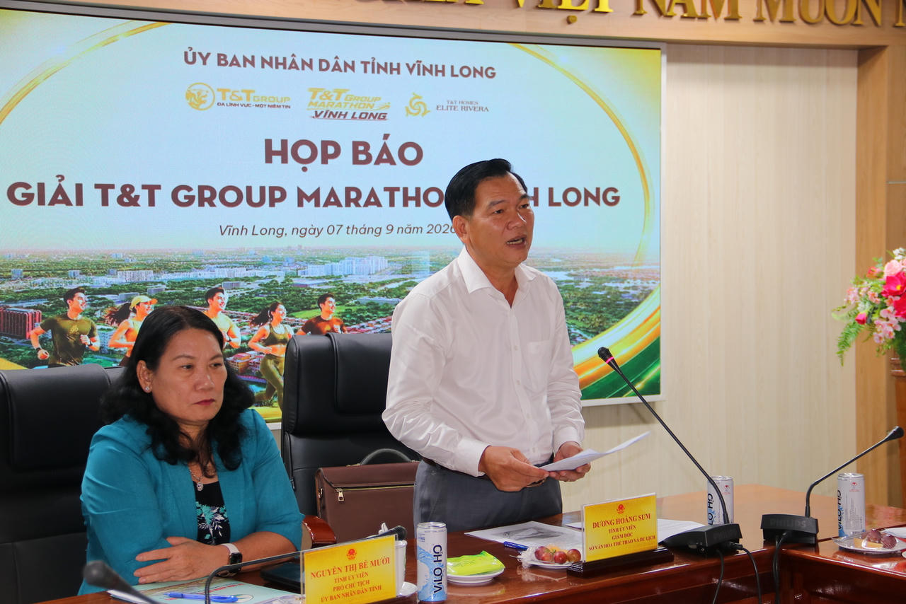 Ông Dương Hoàng Sum – Giám đốc Sở VHTT&DL tỉnh Vĩnh Long thông tin về giải chạy (Ảnh: Đình Thương)