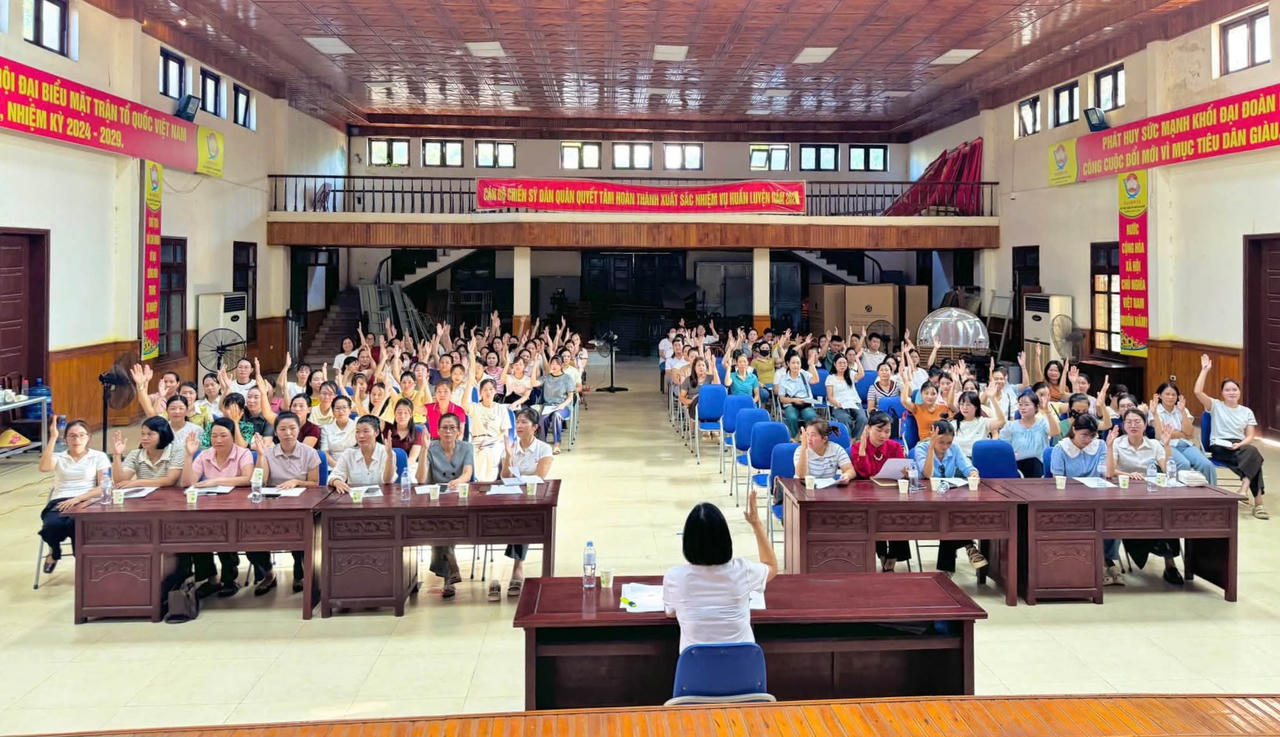 Buổi gặp mặt đầu năm học được sự đồng thuận của các phụ huynh học sinh. (Ảnh: Nhà trường cung cấp)