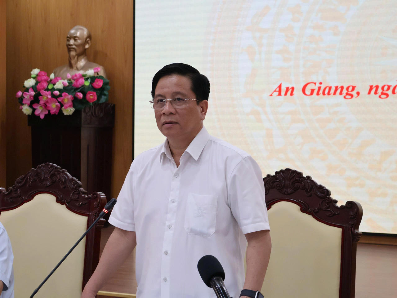 An Giang đặt mục tiêu chấm dứt đổ rác lộ thiên, 95% dân số tiếp cận nước sạch 