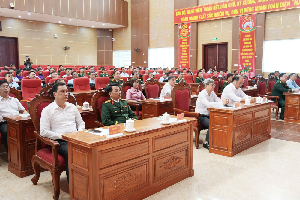 Các đại biểu tham dự buổi lễ. (Ảnh: UBND TP Huế)