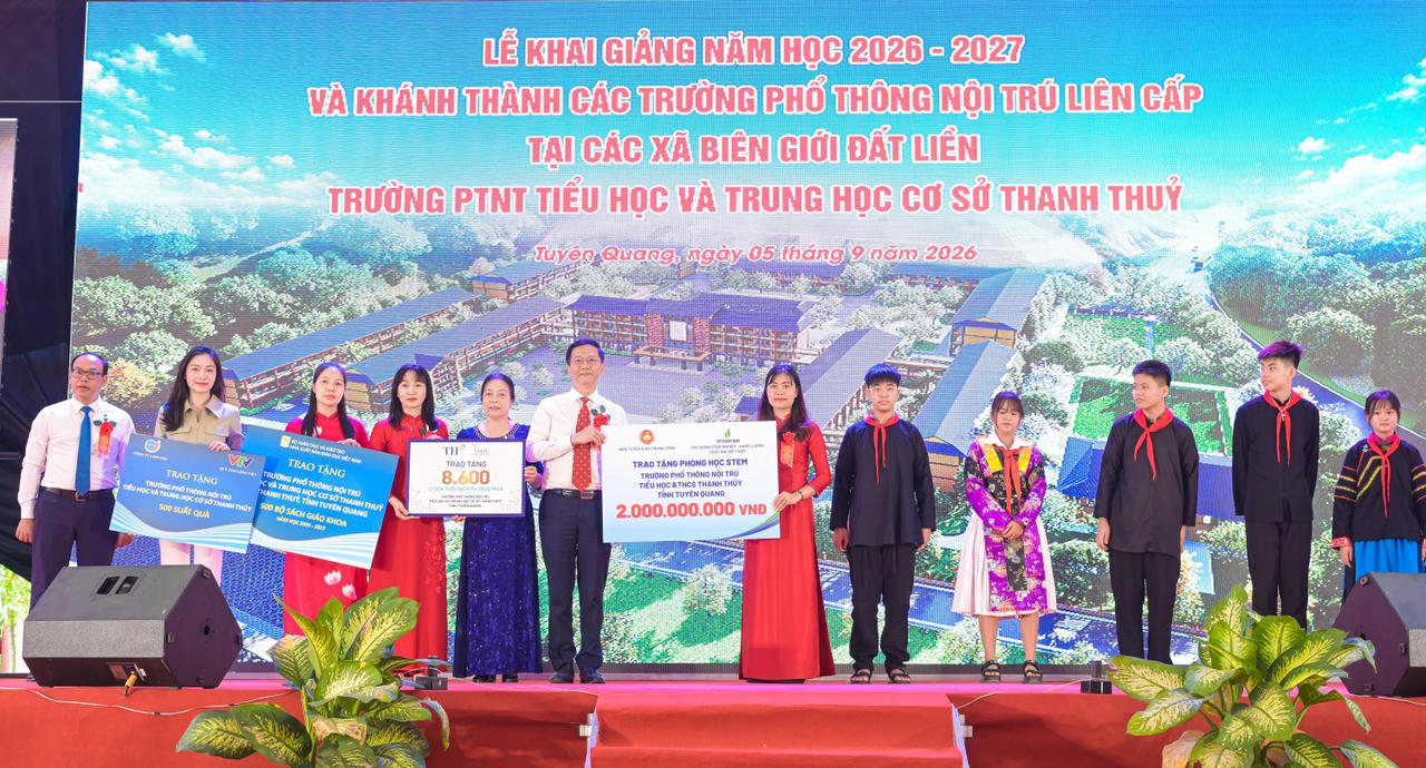 PETROVIETNAM trao 2 tỷ đồng hỗ trợ xây dựng phòng STEM tại Trường Phổ thông nội trú Tiểu học và THCS Thanh Thủy.