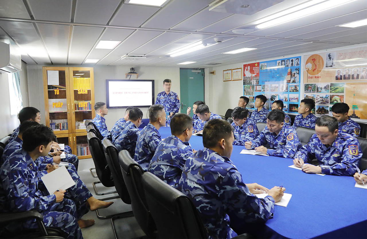 Những lớp học giữa dải sóng đại dương