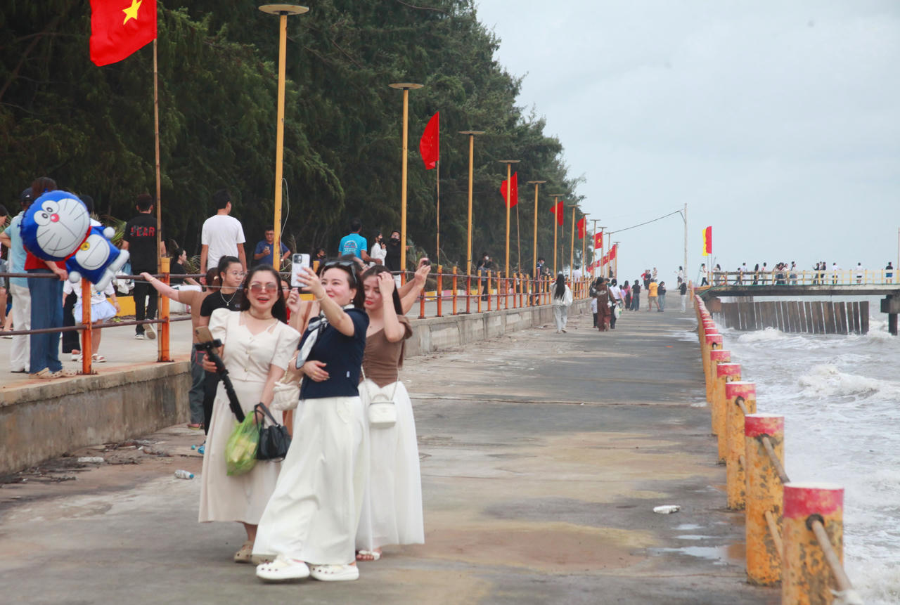 Khu du lịch Khai Long (xã Đất Mũi), điểm đến gắn với không gian biển và hệ sinh thái đặc trưng của Đất Mũi (Ảnh: T.N).