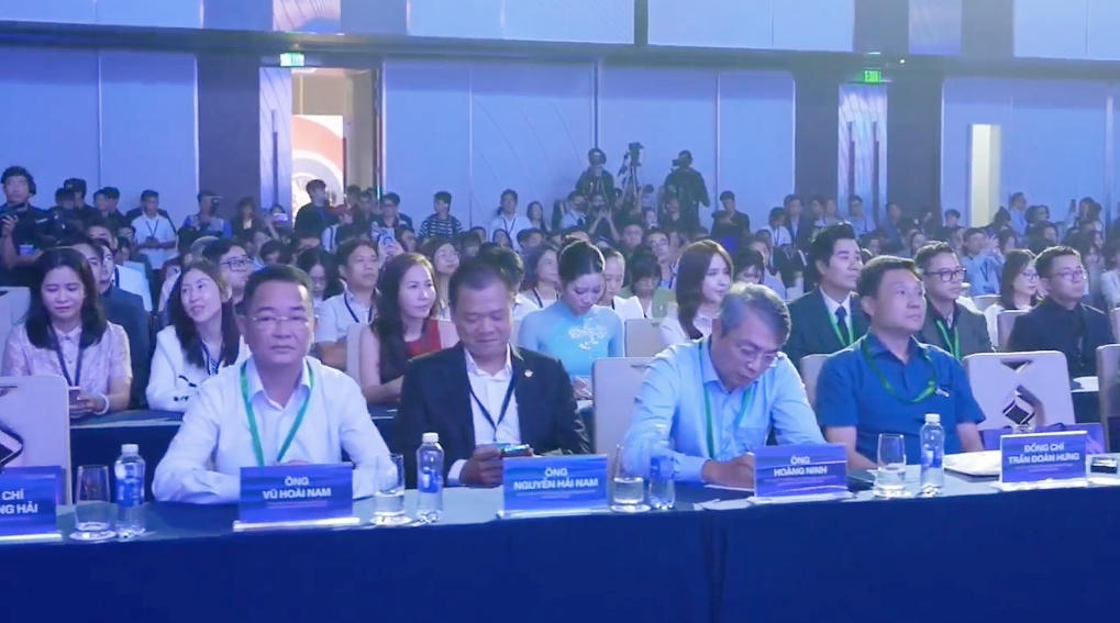 TS Vũ Ho&agrave;i Nam, Tổng Bi&ecirc;n tập B&aacute;o Ph&aacute;p luật Việt Nam dự phi&ecirc;n to&agrave;n thể KOL Summit 2026.
