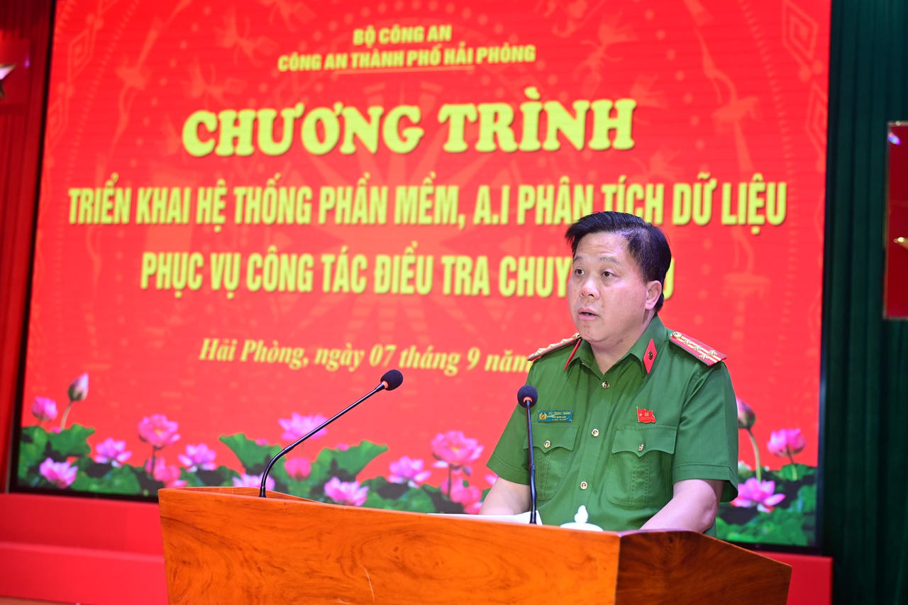Đại tá Bùi Trung Thành, Phó Giám đốc Công an TP Hải Phòng phát biểu tại hội nghị.  (Ảnh: Công an TP Hải Phòng)
