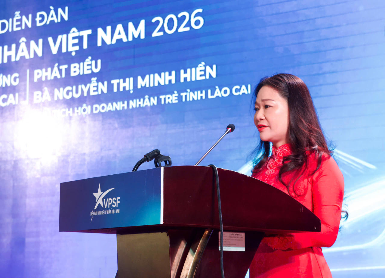 Bà Nguyễn Thị Minh Hiền - Chủ tịch Hội doanh nhân trẻ tỉnh Lào Cai phát biểu khai mạc (Ảnh: Trường Hải).