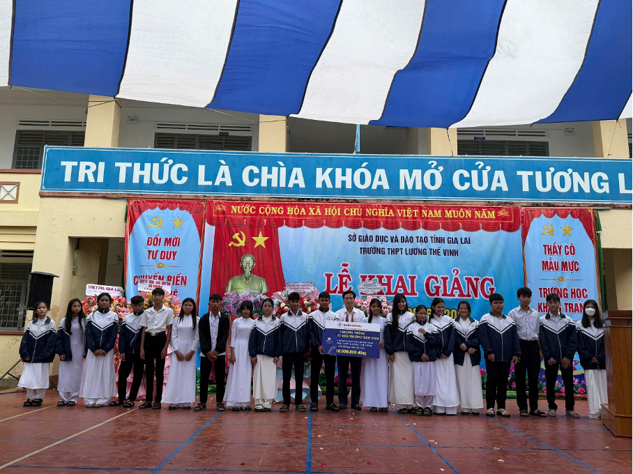 Chương trình “Tiếp sức đến trường” được tổ chức trong không khí phấn khởi của ngày khai giảng năm học 2026–2027