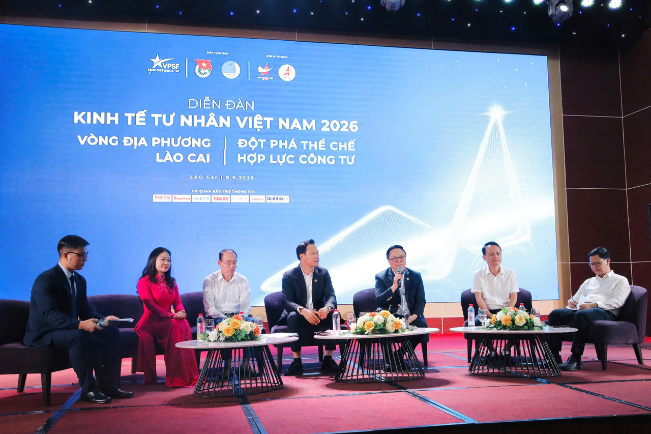 Các đại biểu chủ trì phiên đối thoại (Ảnh: Trường Hải).