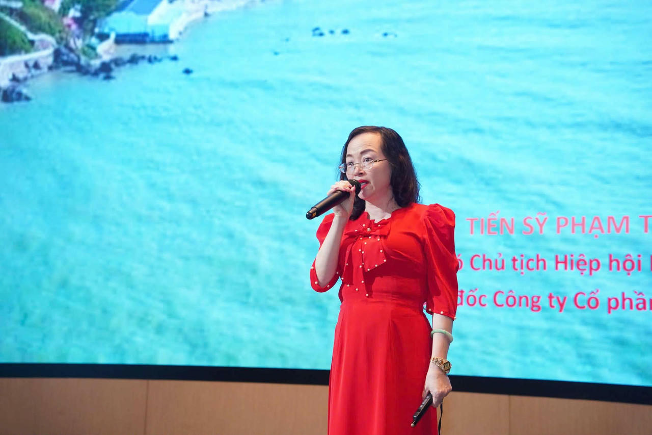 Các đại biểu trao đổi ý kiến tại tọa đàm. Ảnh: Duy Chương