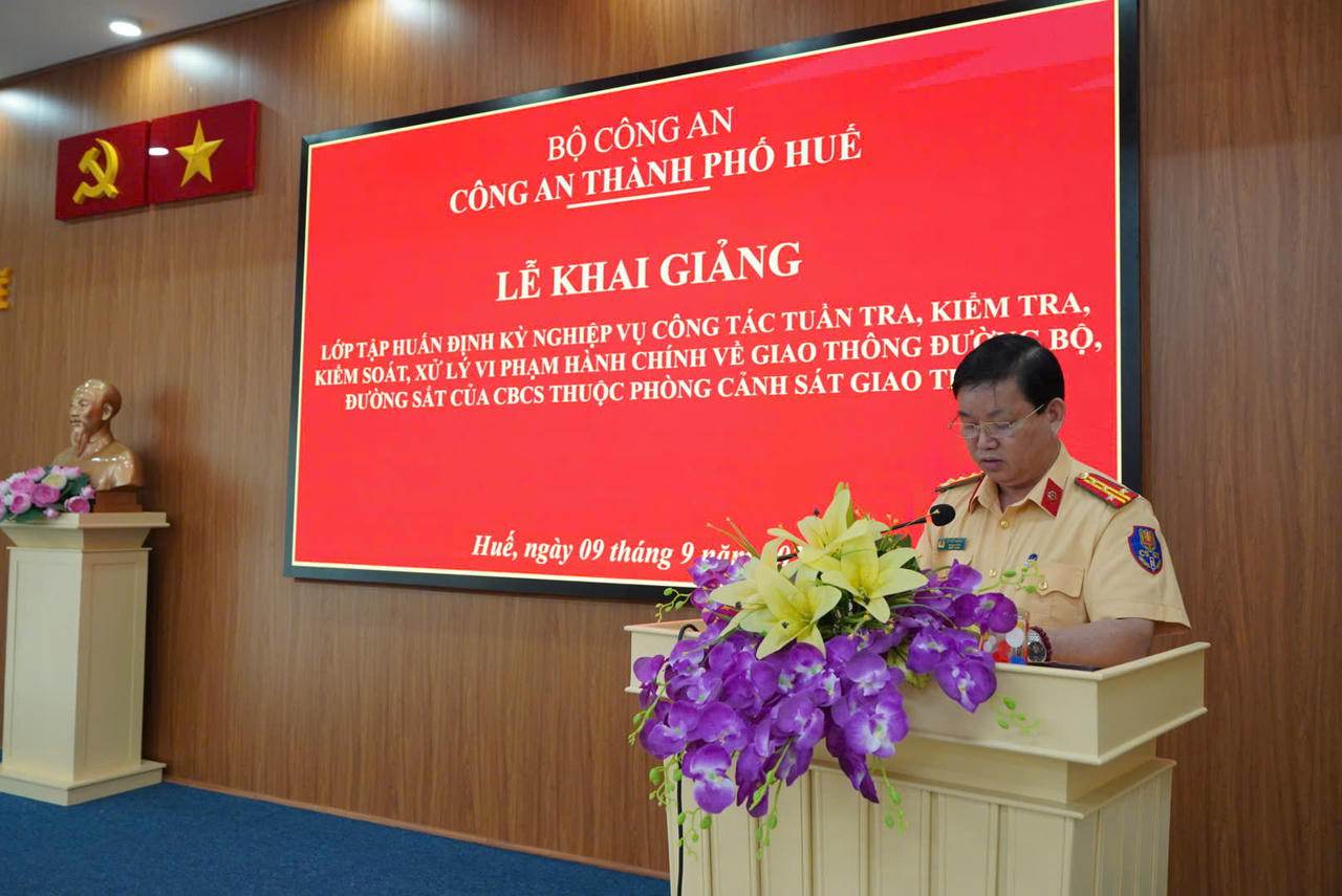 Đại tá Lê Viết Phương, Trưởng phòng Cảnh sát giao thông Công an thành phố Huế phát biểu tại chương trình. (Ảnh: CACC)