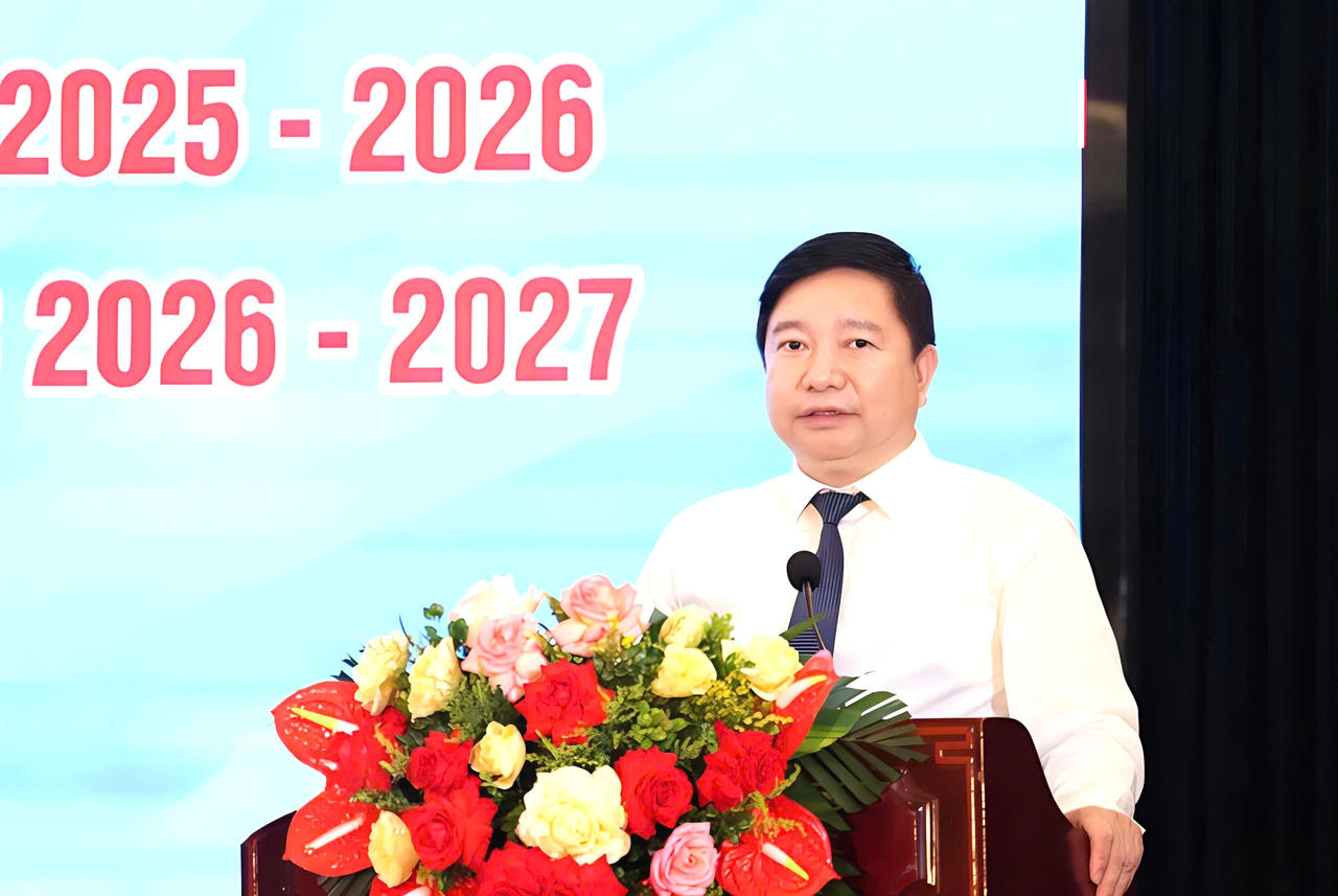 Ông Nguyễn Tiến Dũng - Giám đốc Sở GD và ĐT tỉnh Ninh Bình phát biểu tại Hội nghị (Ảnh: Minh Quang)