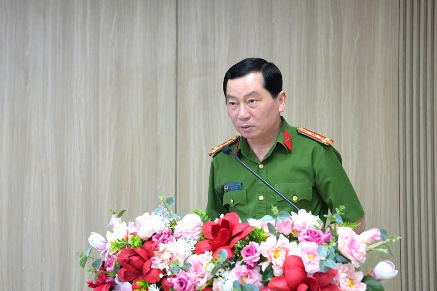 Đại tá Nguyễn Viết Hoàng, Phó Giám đốc Công an thành phố Huế phát biểu chỉ đạo tại chương trình. (Ảnh: CACC)