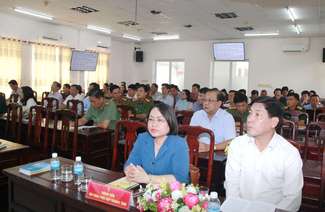 Đại biểu tham dự Hội nghị (Ảnh: T.N).