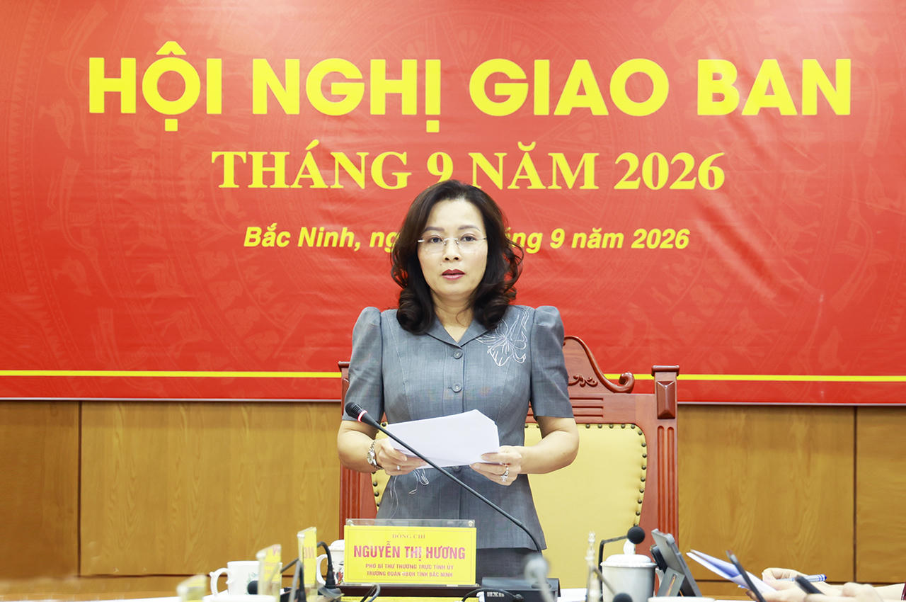 Phó Bí thư Thường trực Tỉnh ủy, Trưởng Đoàn ĐBQH tỉnh Bắc Ninh Nguyễn Thị Hương phát biểu kết luận hội nghị (Ảnh Cổng TTĐT Bắc Ninh)