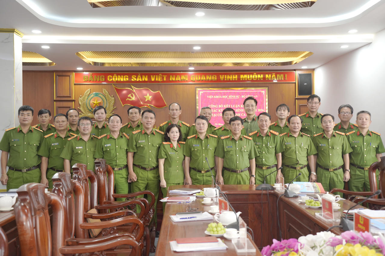 Đại biểu chụp ảnh lưu niệm (Ảnh: H.Đ).