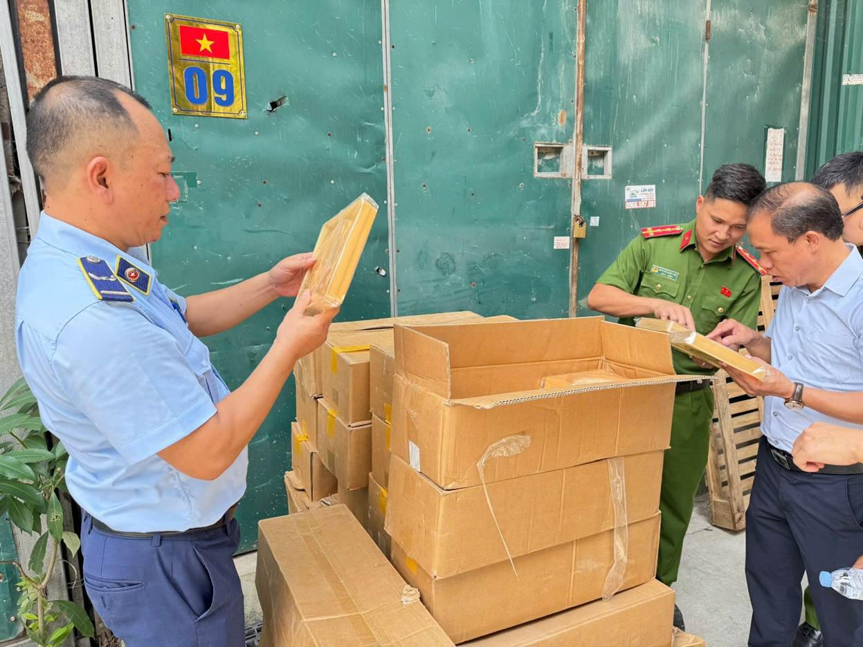 Tạm giữ hơn 7.500 bánh Trung thu nhập lậu, không rõ nguồn gốc tại Hà Nội