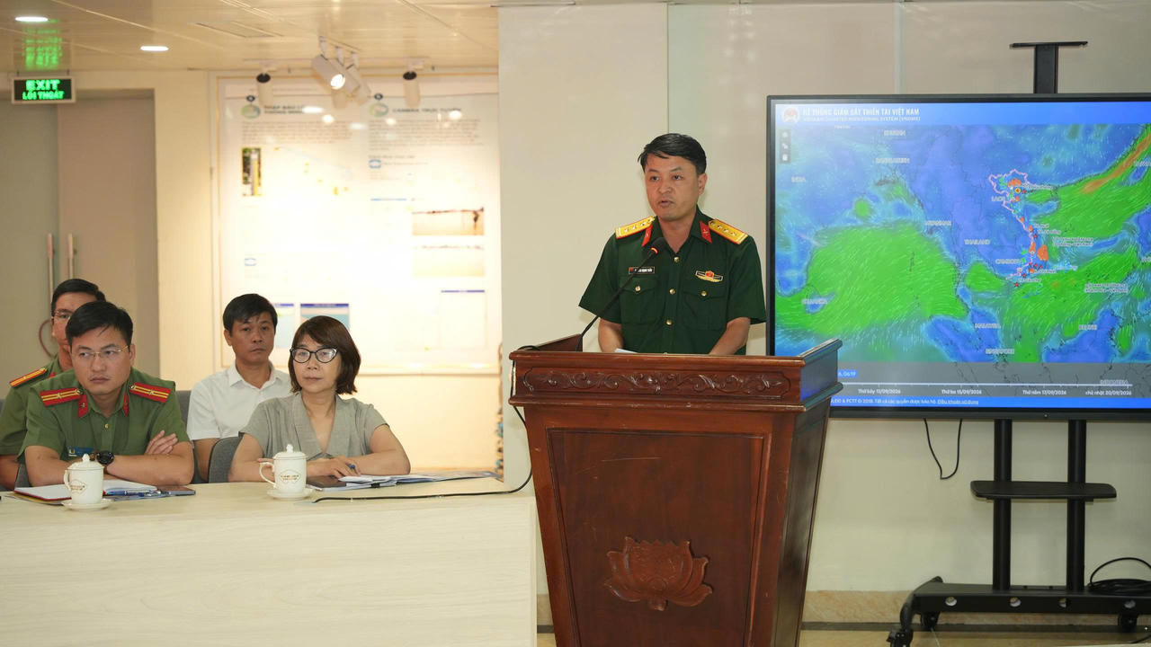 Cùng với phương án sơ tán, các lực lượng quân sự, công an, thanh niên, xung kích và lực lượng tại cơ sở phải sẵn sàng hỗ trợ người dân chằng chống nhà cửa