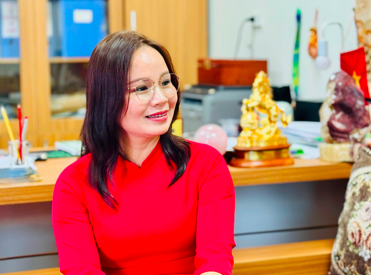 Bà  Phạm Thị Thanh Hải, Hiệu trưởng Trường THCS Nha Trang (tỉnh Thái Nguyên).