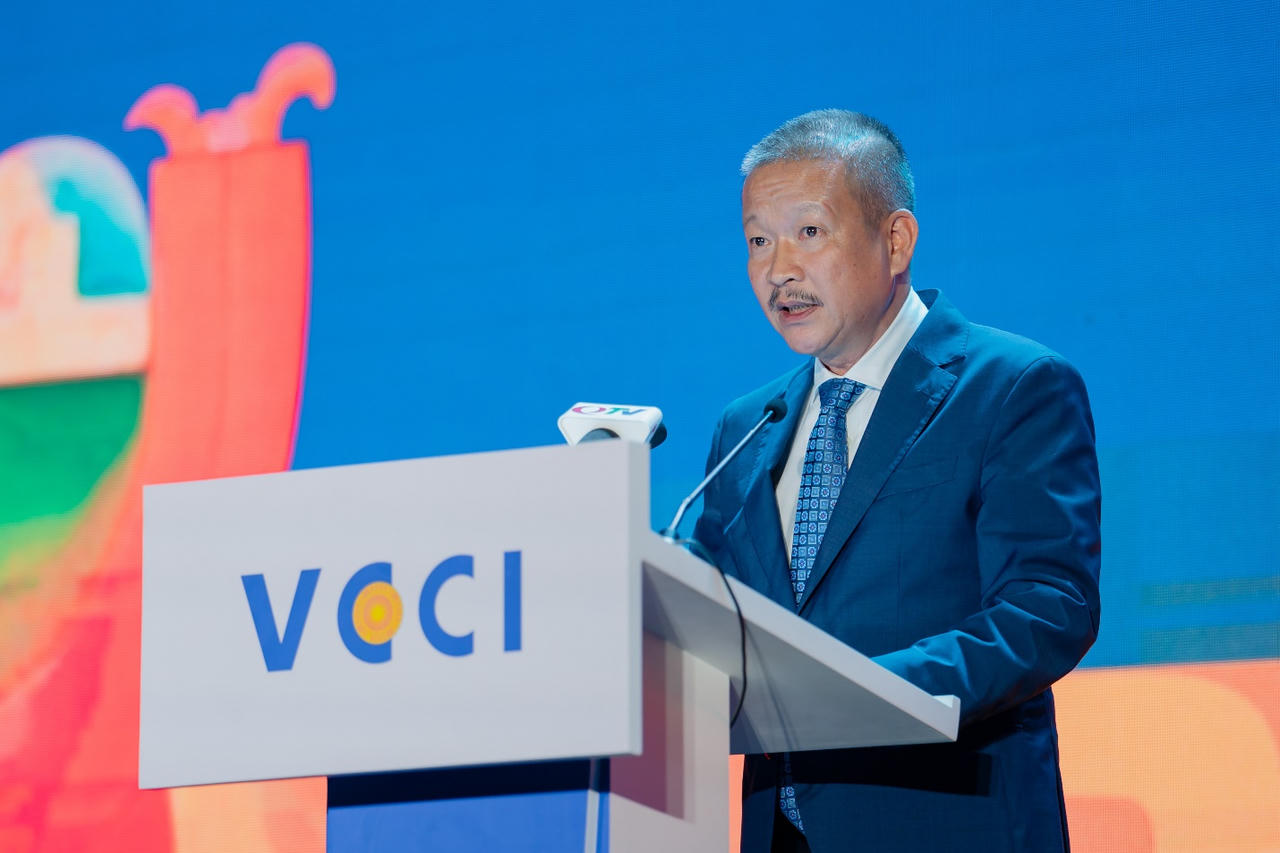 Ông Nguyễn Duy Hưng: “Báo cáo Kinh tế tư nhân Việt Nam giúp doanh nghiệp nhìn lại chính mình để minh bạch hơn, quản trị tốt hơn, đầu tư dài hạn hơn và phát triển bền vững hơn”.