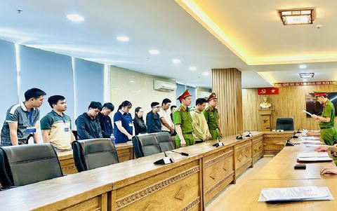 Truy tố 97 bị can trong vụ mua bán trái phép khoảng 6.000 tài khoản ngân hàng