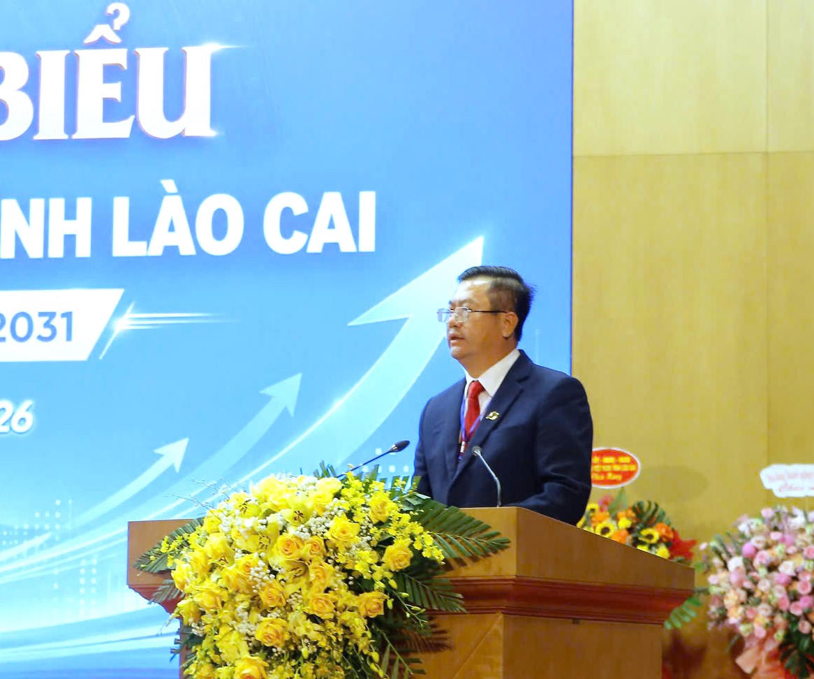 Ông Nguyễn Huy Long, Chủ tịch Hiệp hội doanh nghiệp tỉnh Lào Cai phát biểu khai mạc Đại hội (Ảnh: Trường Hải).