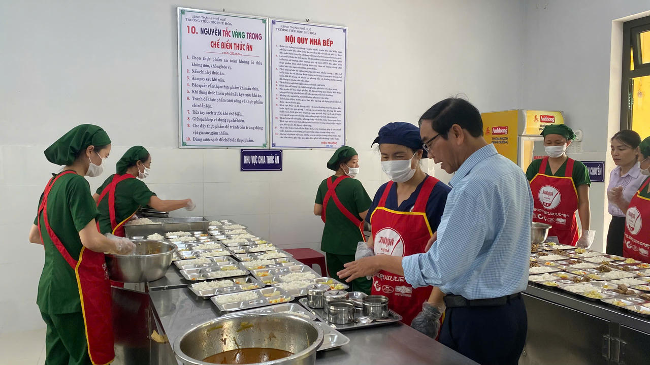 TP Huế tăng cường kiểm tra việc cung ứng thực phẩm tại các cơ sở giáo dục