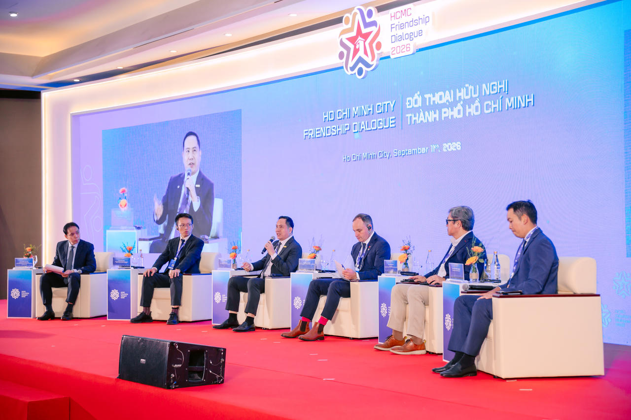 Ông Hà Huy Cường – Phó Tổng giám đốc Nam A Bank tham gia Phiên thảoluận chính của sự kiện.
