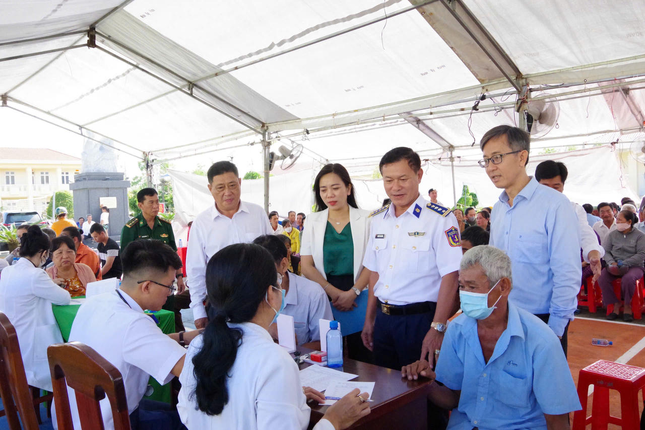 BTL Vùng Cảnh sát biển 4 đồng hành với ngư dân thành phố Cần Thơ