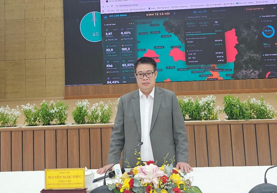 Ông Nguyễn Ngọc Phúc - Tỉnh uỷ viên, Phó Chủ tịch UBND tỉnh Lâm Đồng nói về những tiện ích Trung tâm IOC mang lại. Ảnh: M.L.