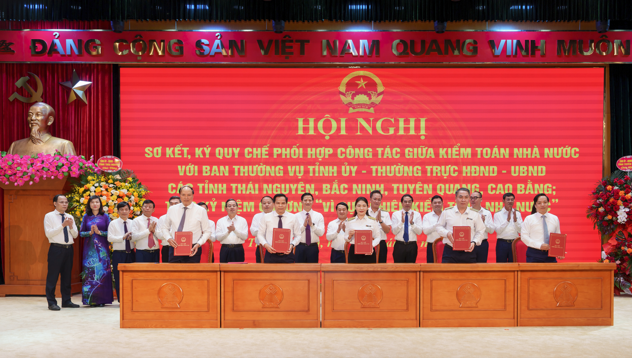 Đại diện Lãnh đạo KTNN ký Quy chế phối hợp công tác giữa KTNN với Ban Thường vụ Tỉnh ủy, Thường trực HĐND, UBND tỉnh Cao Bằng.