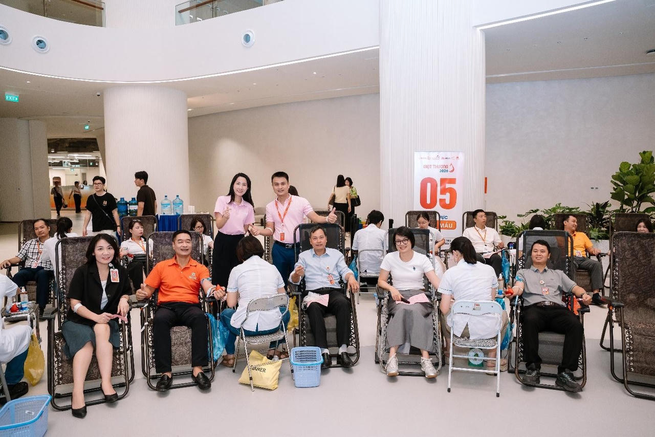 Nhiều đội nhóm đã tham gia chương trình Giọt Thương từ những mùa đầu. Năm nay, họ tiếp tục rủ nhau đăng ký, cùng chờ đến lượt và động viên khi hiến máu.