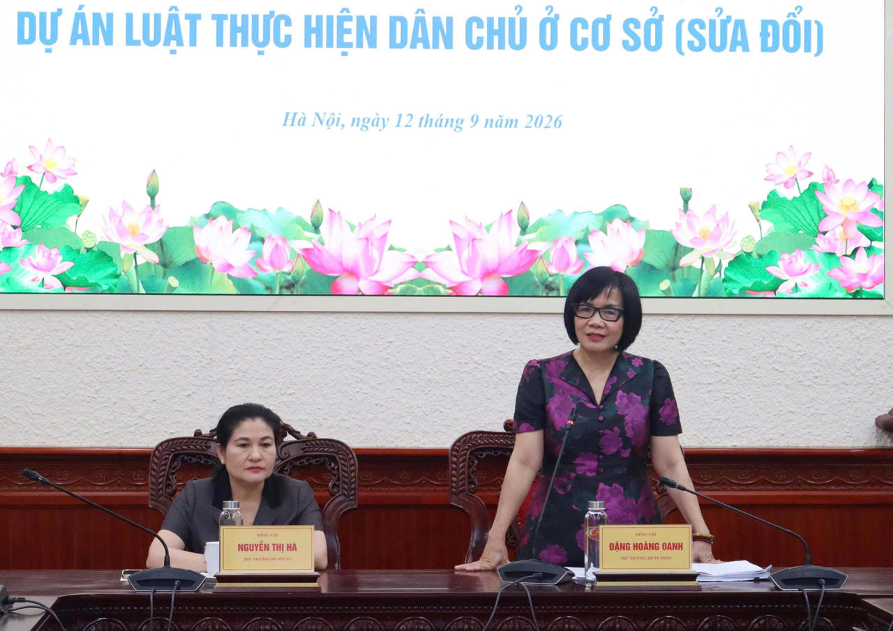 Thứ trưởng Đặng Hoàng Oanh phát biểu kết luận cuộc họp Hội đồng thẩm định.