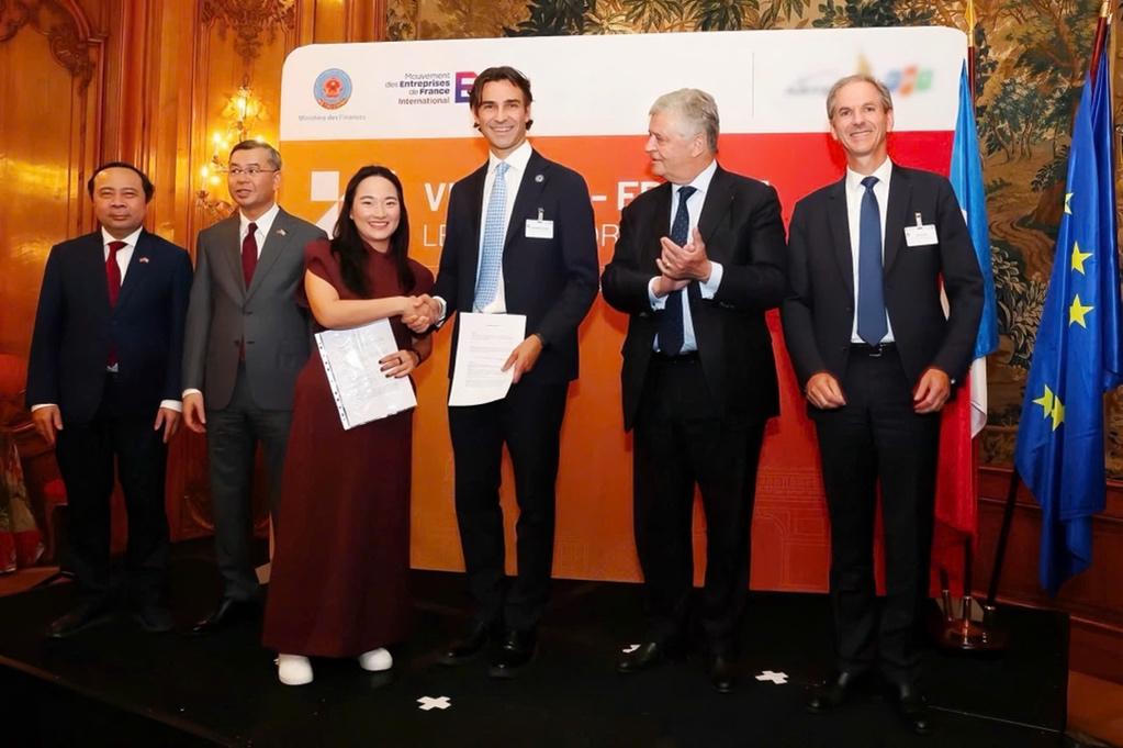 Quandela và Quanova ký thỏa thuận hợp tác chiến lược nhằm hỗ trợ phát triển lâu dài năng lực tính toán lượng tử tại Việt Nam.
