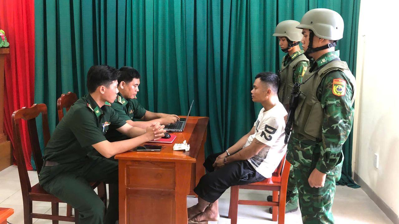 Khởi tố vụ án đưa người xuất cảnh trái phép qua biên giới