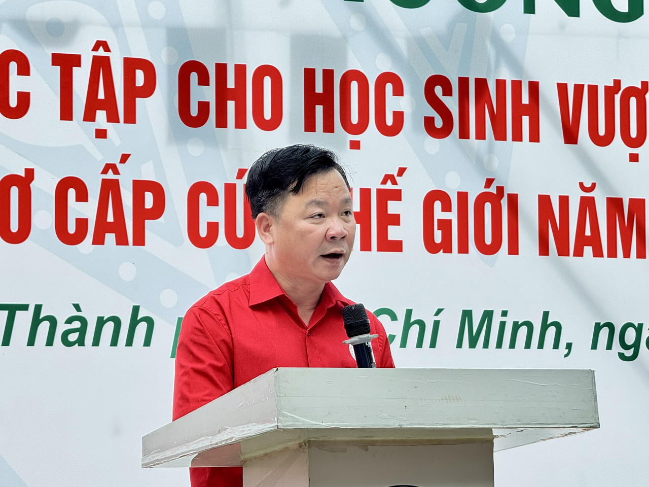 Ông Nguyễn Sỹ Trường – Phó Chủ tịch Trung ương Hội Chữ thập đỏ Việt Nam đánh giá cao việc Hội Chữ thập đỏ TP tổ chức hai hoạt động có ý nghĩa thiết thực (Ảnh: Bùi Yên).