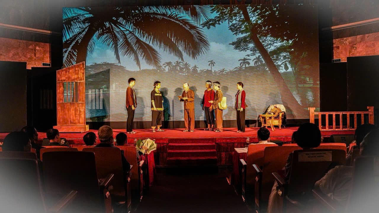 Cảnh trong vở kịch “Miền Nam trong trái tim Bác”