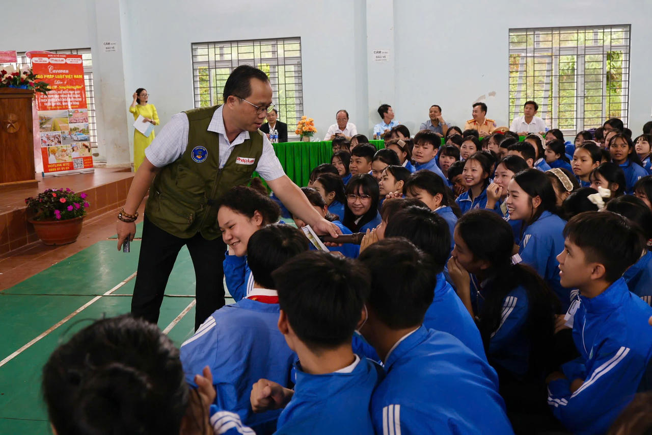 Khởi động Cuộc thi tìm hiểu Luật về ATGT học đường tại xã Tuy Đức, tỉnh Lâm Đồng