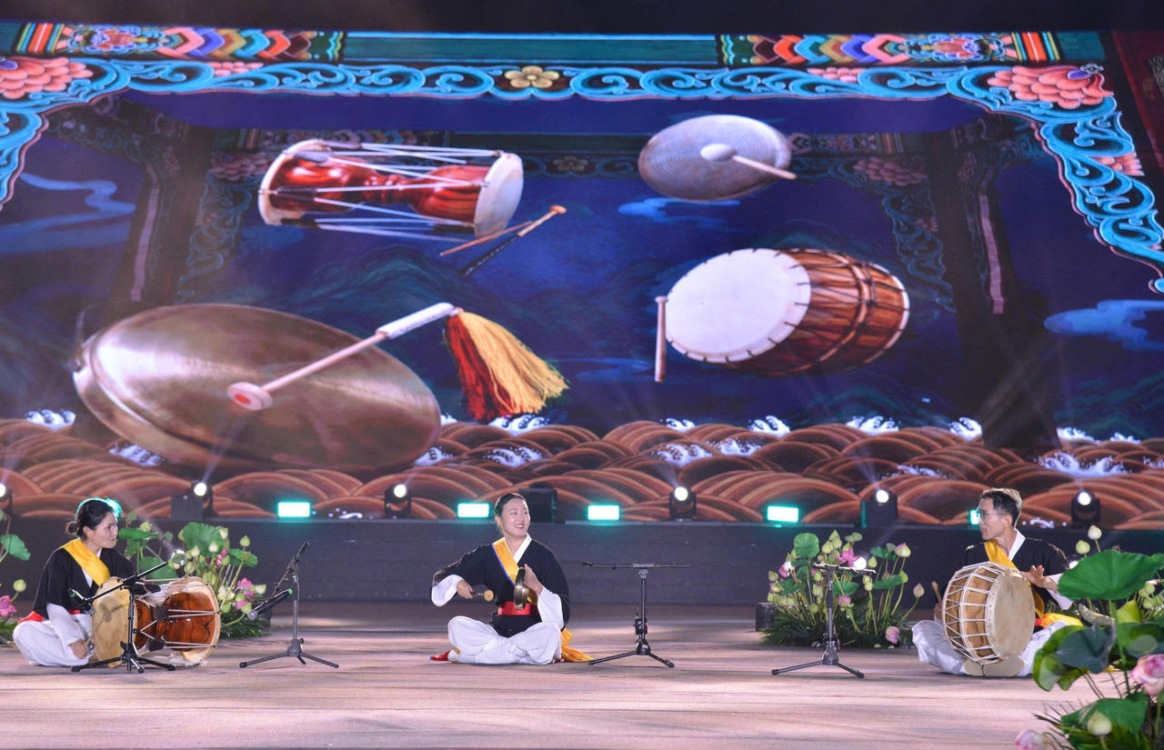 Khai mạc Festival Thăng Long - Hà Nội lần thứ II: Định vị thương hiệu Hà Nội là điểm đến "Văn hiến - Bản sắc - Sáng tạo - Hội nhập"