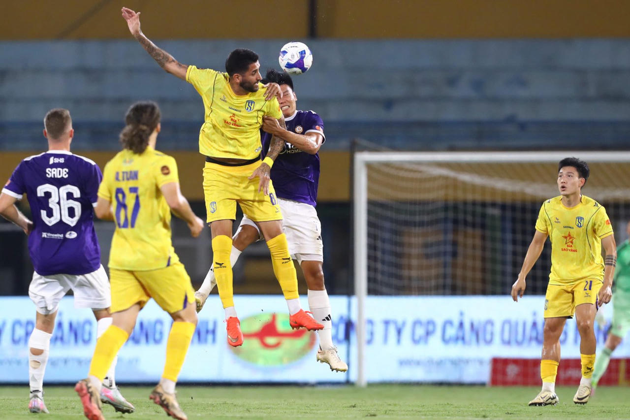 Đội bóng xứ Nghệ không chỉ thắng, mà còn đánh bại Hà Nội FC với tỷ số 4-1 ngay tại Hàng Đẫy (Ảnh: VPF)