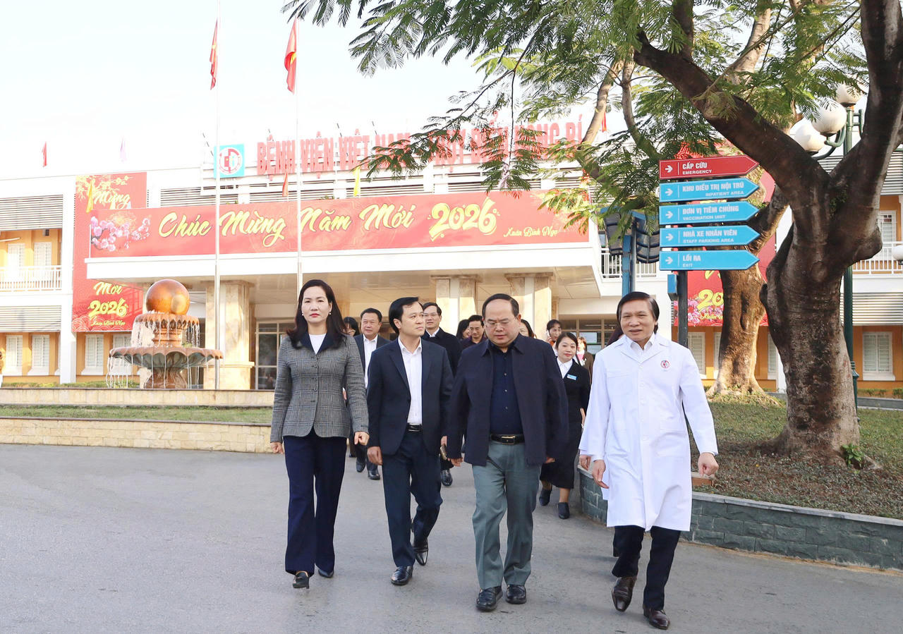 Với y tế, trọng tâm là nâng cao chất lượng chuyên môn, phục vụ và trách nhiệm xã hội, hướng tới một mô hình bệnh viện hiện đại, nhân văn, công bằng và bền vững. (Ảnh: Công Hoan)